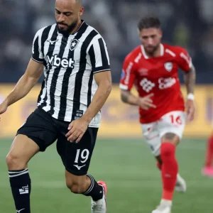 Veja gol perdido por Arthur Cabral em Botafogo x Cienciano na Sul-Americana