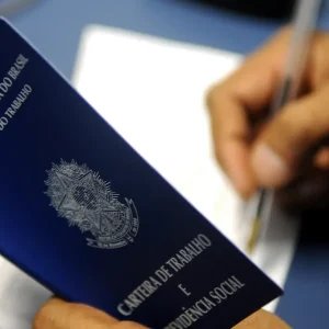 Fim da 6×1: Empresas repassarão custos a consumidor, diz pesquisador