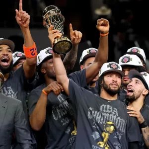 NBA vira a 2ª liga mais rica do mundo após superar a MLB