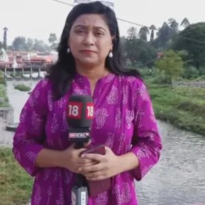 Repórter da CNN mostra impacto no Nepal após enchente