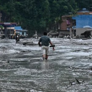 Nepal: Por que morar perto de uma geleira se tornou um risco mortal?