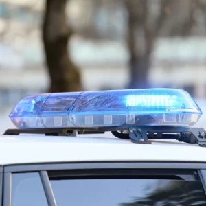 Homem é preso após tentar vender filho de 3 anos para comprar drogas em BH