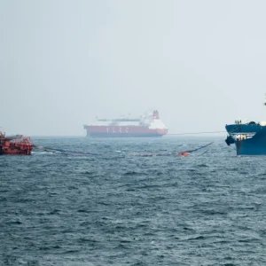 Petroleiro saudita é interceptado no Estreito de Ormuz, diz mídia iraniana