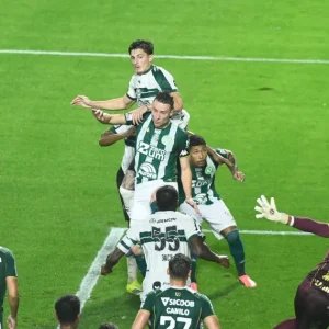 Brasileirão: Coritiba vence Chapecoense e se aproxima do G5