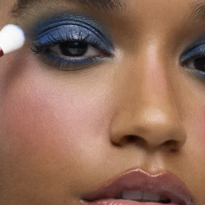 Paleta, gloss e mais: “Alice no País das Maravilhas” ganha coleção de make