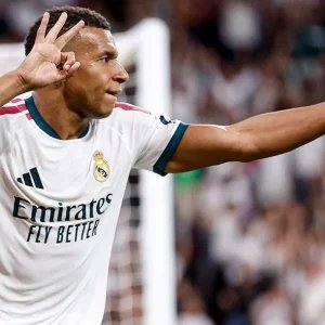 Mourinho se rende a Mbappé após goleada do Real Madrid: “É incrível”