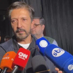 Nunes confronta Haddad por “questão do Wi-Fi” citada em debate
