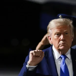 Sem avanços, Trump diz que EUA “negociam parcialmente” com o Irã; entenda
