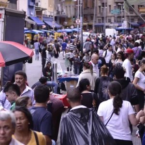 Análise WW: Juros altos colocam empresas e famílias nas cordas
