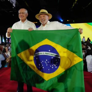Em convenção, Lula elogia Getúlio e cita foco na Defesa para evitar invasão