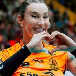 Tifanny é ovacionada pela torcida do Osasco após nova decisão da CBV