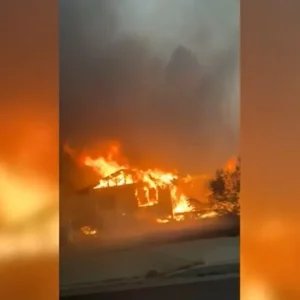 Vídeo: Fogo consome casas inteiras no estado de Washington, nos EUA