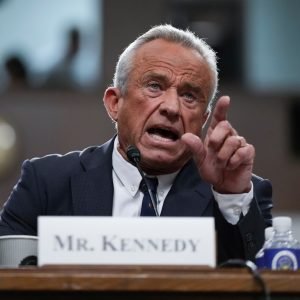 Robert F. Kennedy Jr. mentiu ao Congresso americano sobre viagem para contestar vacinas, diz agência