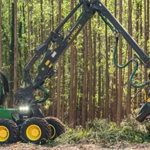 John Deere e CMAK firmam parceria para ampliar operação florestal