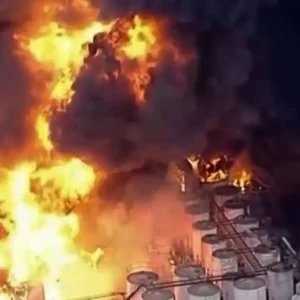 Incêndio em fábrica em Itaquaquecetuba é extinto após 33 horas