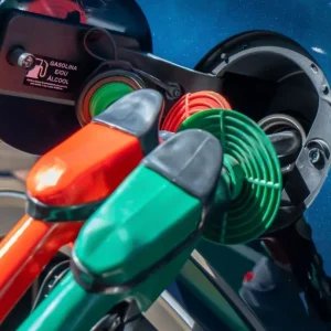 Mistura de etanol à gasolina gera demanda de1 bilhão de litros