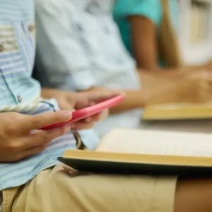 Telas na primeira infância prejudicam o desenvolvimento cerebral
