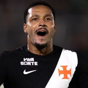 Diretor do Vasco confirma que David seguirá jogando durante investigação