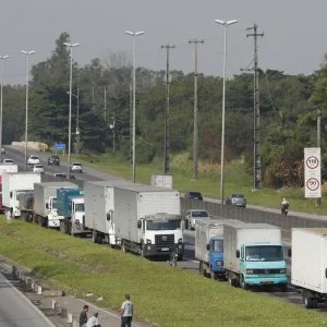 Lei garante frete mínimo no transporte de cargas; saiba o que muda