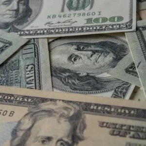 Converter dólar em real: como fazer a melhor escolha e pagar menos taxas