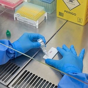 Anvisa atualiza regras sobre controle de qualidade em laboratórios