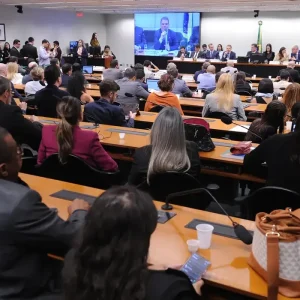 Câmara instala comissão sobre maioridade penal