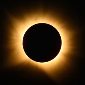Sol desaparecerá por vários minutos em cidade do Egito em eclipse do século