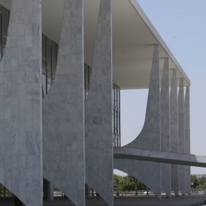 Saiba quais as atribuições do presidente da República e governadores