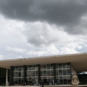 STF retoma julgamento sobre mandato-tampão para governo do Rio