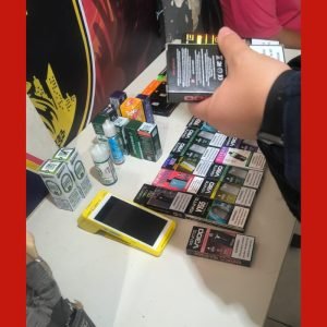 67 ‘vapes’ são apreendidos durante abordagem em frente a escola