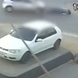 Motociclista morre após ser atingido por motorista sem CNH em avenida