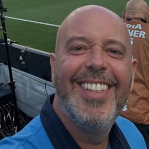 Apresentador Alex Escobar faz cirurgia para retirar tumor no timo após diagnóstico de miastenia; entenda
