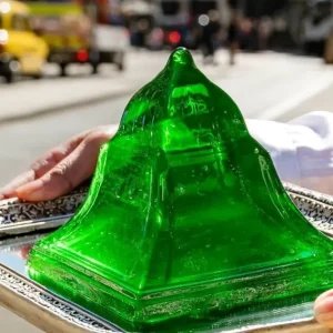 Gelatina não é apenas uma sobremesa: Londres cria experiências monumentais e sensoriais com formas provocantes