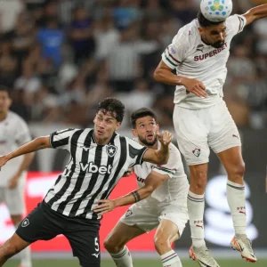 Brasileirão: Botafogo marca golaço, mas Fluminense busca empate em clássico