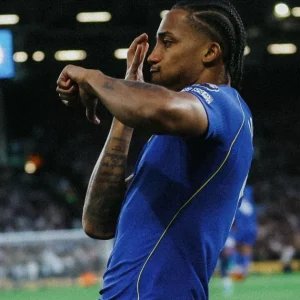 Chelsea vence Fulham pela Premier League, e João Pedro brilha como camisa 9