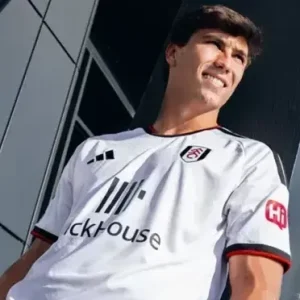 Clube da Premier League oficializa contratação de atacante ex-Real Madrid