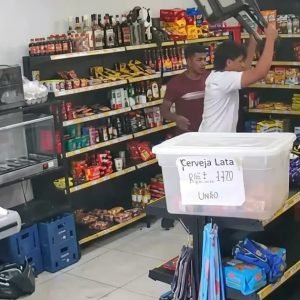 Homem invade mercado e esfaqueia ex-companheira 15 vezes em Nova Mutum; veja vídeo