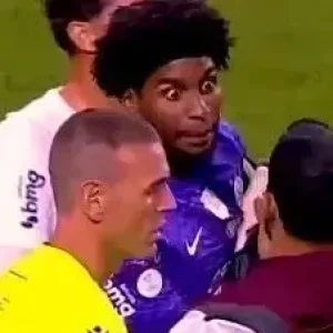 Dublador flagra Hugo Souza acusando árbitro de chamar Matheuzinho pra briga