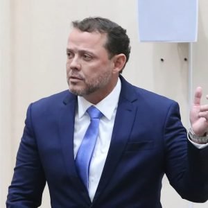 Suplente de deputado alvo de operação já foi detido por dirigir Porsche embriagado e acusado de agredir ex-esposa • Olhar Direto