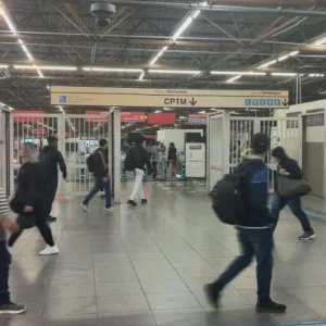 Greve na CPTM começa e linhas amanhecem com operação parcial nesta terça