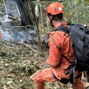 Quatro pessoas morrem em queda de helicóptero no Rio de Janeiro