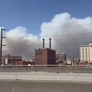Incêndios provocam evacuações e quedas de energia no estado de Washington