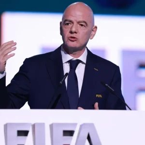 Ex-jogadores pedem mudança na Fifa e criticam gestão de Infantino