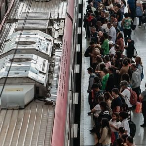 SP: greve na CPTM paralisa parcialmente três linhas de trens