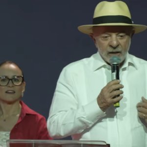 Lula defende igualdade de gênero em cargos de gestão em evento com mulheres
