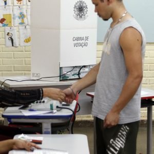 Com envelhecimento da população, eleitorado jovem recua 22% em 16 anos