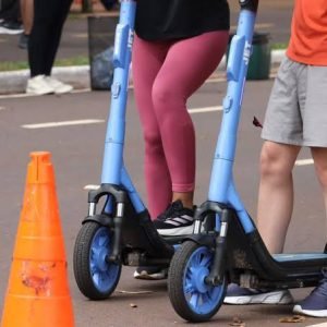 Ipiranga do Norte: Criança fica ferida após patinete atingir carro em cruzamento; família denuncia falta de socorro e motorista cobra prejuízos do carro