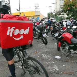Anvisa libera venda de medicamentos por plataformas como iFood e Rapp