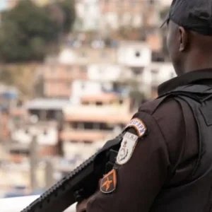 PM ocupa cinco comunidades do Complexo de Israel, no Rio