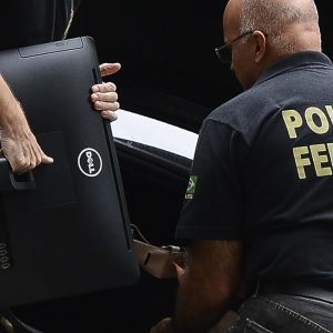 PF investiga senador Weverton Rocha por suspeita de desvios no INSS